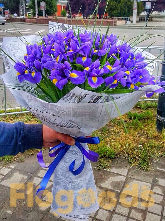 Букет «101 ирис» за 31 678 руб.